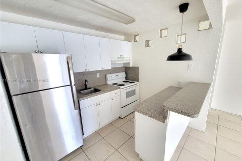 Copropriété à louer à Miami, Floride: 1 chambre, 51.1 m2 № 1966386 - photo 8