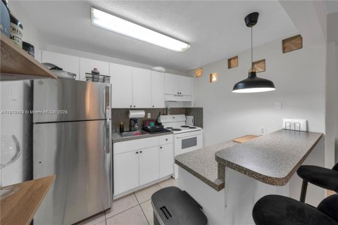 Copropriété à louer à Miami, Floride: 1 chambre, 51.1 m2 № 1966386 - photo 7