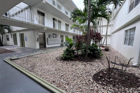Condo à Sunrise, Floride, 2 chambres  № 2386819