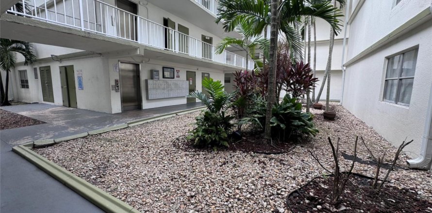 Condo à Sunrise, Floride, 2 chambres  № 2386819