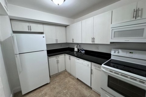 Copropriété à louer à Sunrise, Floride: 2 chambres, 87.7 m2 № 2386819 - photo 7