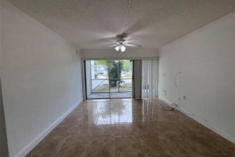 Copropriété à louer à Sunrise, Floride: 2 chambres, 87.7 m2 № 2386819 - photo 5