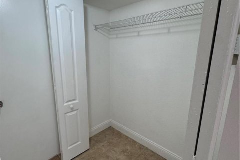 Copropriété à louer à Sunrise, Floride: 2 chambres, 87.7 m2 № 2386819 - photo 14