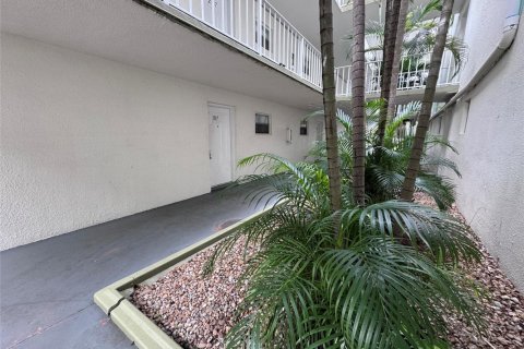 Copropriété à louer à Sunrise, Floride: 2 chambres, 87.7 m2 № 2386819 - photo 2