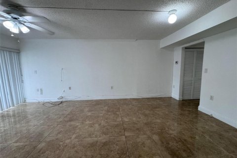 Copropriété à louer à Sunrise, Floride: 2 chambres, 87.7 m2 № 2386819 - photo 6