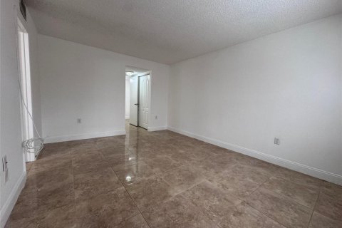 Copropriété à louer à Sunrise, Floride: 2 chambres, 87.7 m2 № 2386819 - photo 11