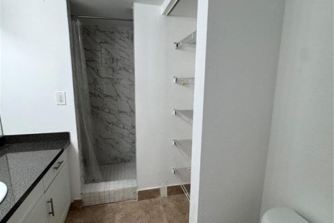 Copropriété à louer à Sunrise, Floride: 2 chambres, 87.7 m2 № 2386819 - photo 16