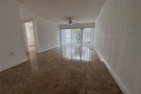 Copropriété à louer à Sunrise, Floride: 2 chambres, 87.7 m2 № 2386819 - photo 4
