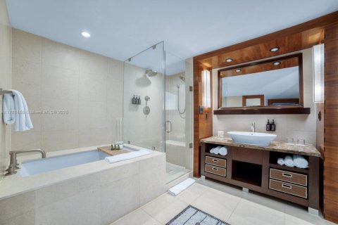 Condominio en venta en Miami Beach, Florida, 2 dormitorios, 82.4 m2 № 1667484 - foto 14