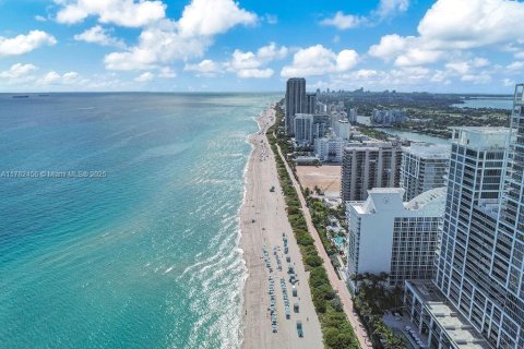 Condominio en venta en Miami Beach, Florida, 2 dormitorios, 82.4 m2 № 1667484 - foto 1