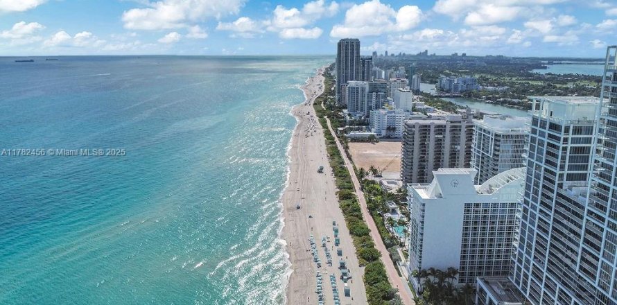 Condominio en Miami Beach, Florida, 2 dormitorios  № 1667484