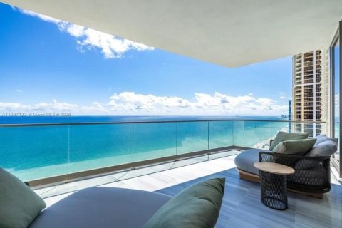 Condominio en venta en Sunny Isles Beach, Florida, 5 dormitorios, 353.31 m2 № 1970666 - foto 4