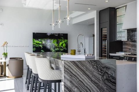 Condominio en venta en Sunny Isles Beach, Florida, 5 dormitorios, 353.31 m2 № 1970666 - foto 13