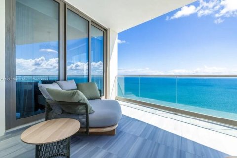 Condominio en venta en Sunny Isles Beach, Florida, 5 dormitorios, 353.31 m2 № 1970666 - foto 2