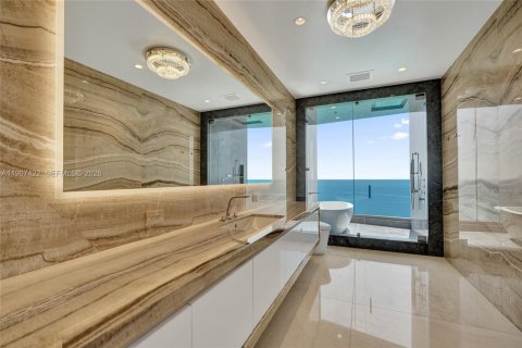 Condo in Sunny Isles Beach, Florida, 5 bedrooms  № 1970666 - photo 29