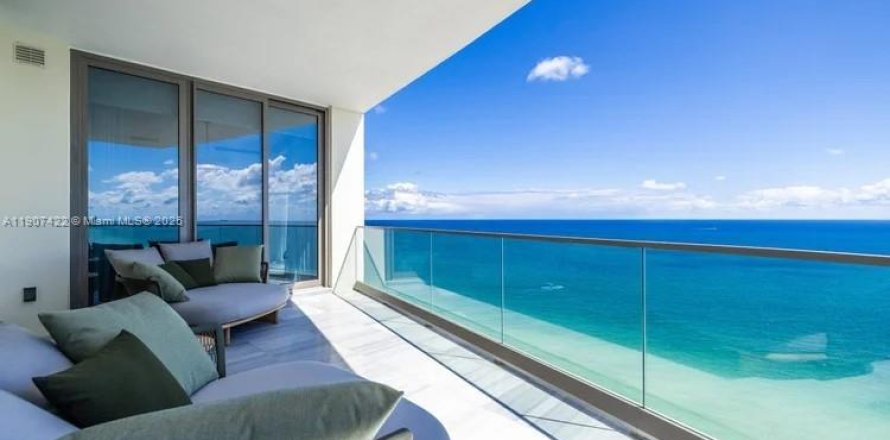 Condominio en Sunny Isles Beach, Florida, 5 dormitorios № 1970666