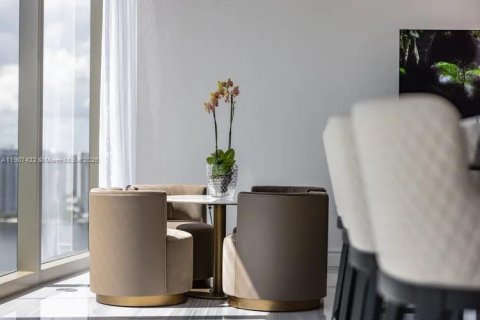 Condominio en venta en Sunny Isles Beach, Florida, 5 dormitorios, 353.31 m2 № 1970666 - foto 25