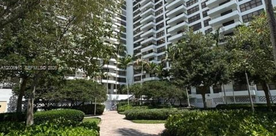 Condominio en Hallandale Beach, Florida, 1 dormitorio № 2090639