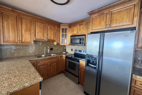 Condominio en venta en Hallandale Beach, Florida, 1 dormitorio, 88.26 m2 № 2090639 - foto 3