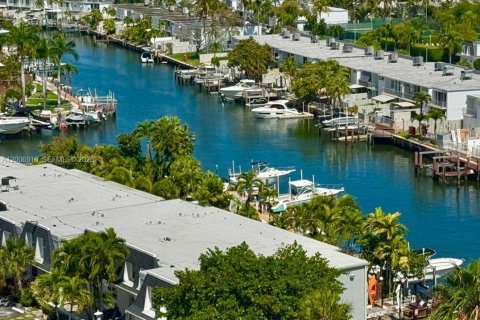 Condominio en venta en Hallandale Beach, Florida, 1 dormitorio, 88.26 m2 № 2090639 - foto 2