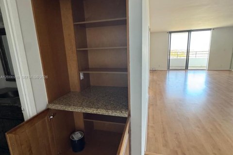 Condominio en venta en Hallandale Beach, Florida, 1 dormitorio, 88.26 m2 № 2090639 - foto 8