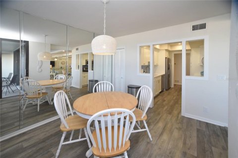 Copropriété à vendre à Saint Pete Beach, Floride: 2 chambres, 130.99 m2 № 2431786 - photo 10