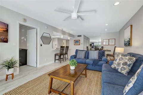 Condo in Sarasota, Florida, 2 bedrooms  № 2347807 - photo 11