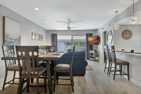 Condo in Sarasota, Florida, 2 bedrooms  № 2347807 - photo 6