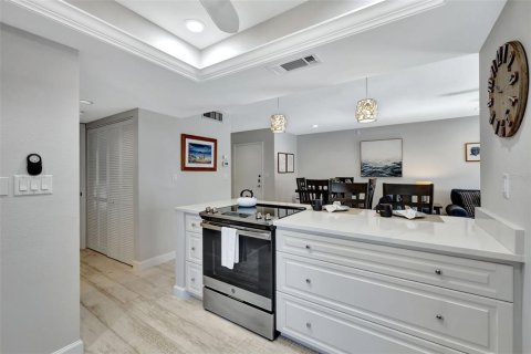 Condo in Sarasota, Florida, 2 bedrooms  № 2347807 - photo 13