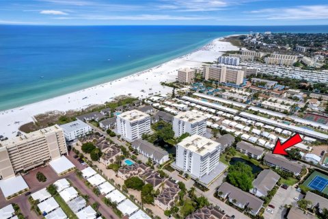 Condo in Sarasota, Florida, 2 bedrooms  № 2347807 - photo 2