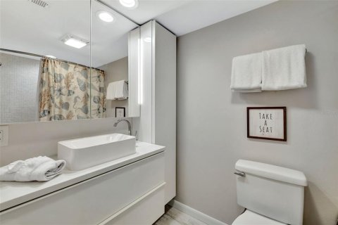 Condo in Sarasota, Florida, 2 bedrooms  № 2347807 - photo 17