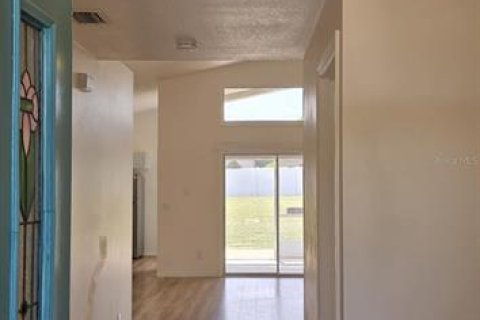 House in Winter Haven, Florida 3 bedrooms, 165.83 sq.m. № 1915708 - photo 4