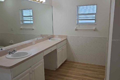 House in Winter Haven, Florida 3 bedrooms, 165.83 sq.m. № 1915708 - photo 13