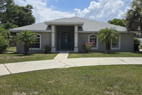 House in Winter Haven, Florida 3 bedrooms, 165.83 sq.m. № 1915708 - photo 1