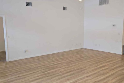 House in Winter Haven, Florida 3 bedrooms, 165.83 sq.m. № 1915708 - photo 7