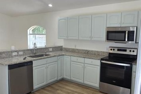 House in Winter Haven, Florida 3 bedrooms, 165.83 sq.m. № 1915708 - photo 9