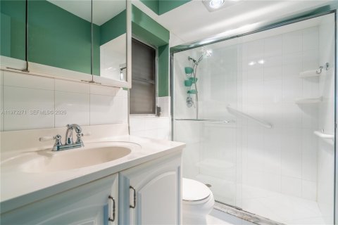 Condo in Hallandale Beach, Florida, 2 bedrooms № 2038764 - photo 24