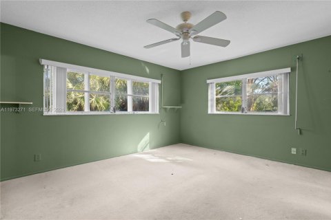 Condo in Hallandale Beach, Florida, 2 bedrooms № 2038764 - photo 19