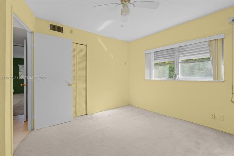 Condo in Hallandale Beach, Florida, 2 bedrooms № 2038764 - photo 29