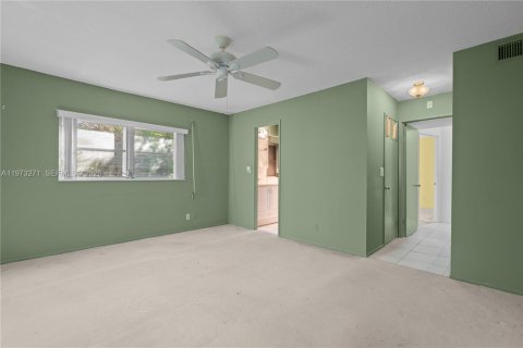 Condo in Hallandale Beach, Florida, 2 bedrooms № 2038764 - photo 20