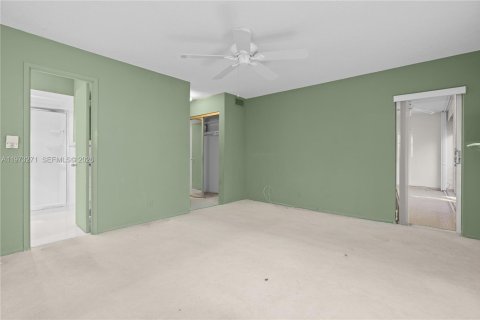 Condo in Hallandale Beach, Florida, 2 bedrooms № 2038764 - photo 21