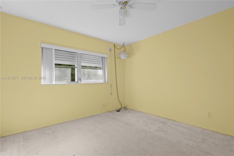Condo in Hallandale Beach, Florida, 2 bedrooms № 2038764 - photo 28