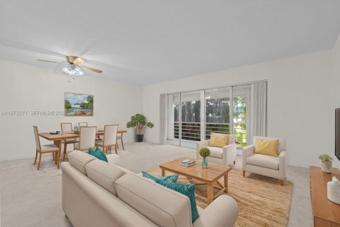 Condo in Hallandale Beach, Florida, 2 bedrooms № 2038764 - photo 8