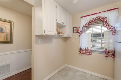 Condo in New Port Richey, Florida, 2 bedrooms  № 1894882 - photo 14