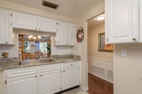 Condo in New Port Richey, Florida, 2 bedrooms  № 1894882 - photo 13