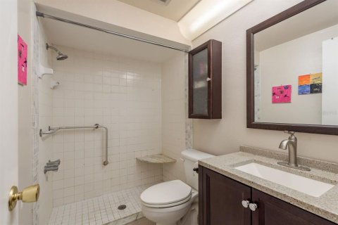 Condo in New Port Richey, Florida, 2 bedrooms  № 1894882 - photo 17