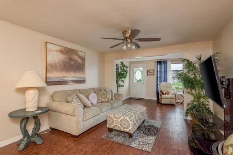 Condo in New Port Richey, Florida, 2 bedrooms  № 1894882 - photo 6