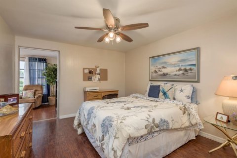 Condo in New Port Richey, Florida, 2 bedrooms  № 1894882 - photo 15