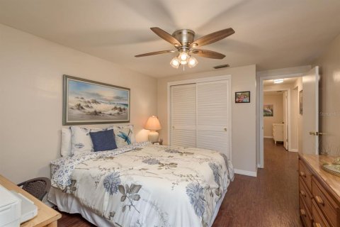 Condo in New Port Richey, Florida, 2 bedrooms  № 1894882 - photo 16