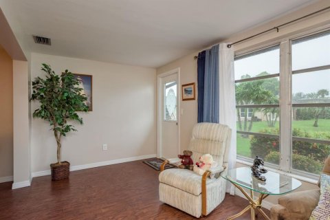 Condo in New Port Richey, Florida, 2 bedrooms  № 1894882 - photo 23